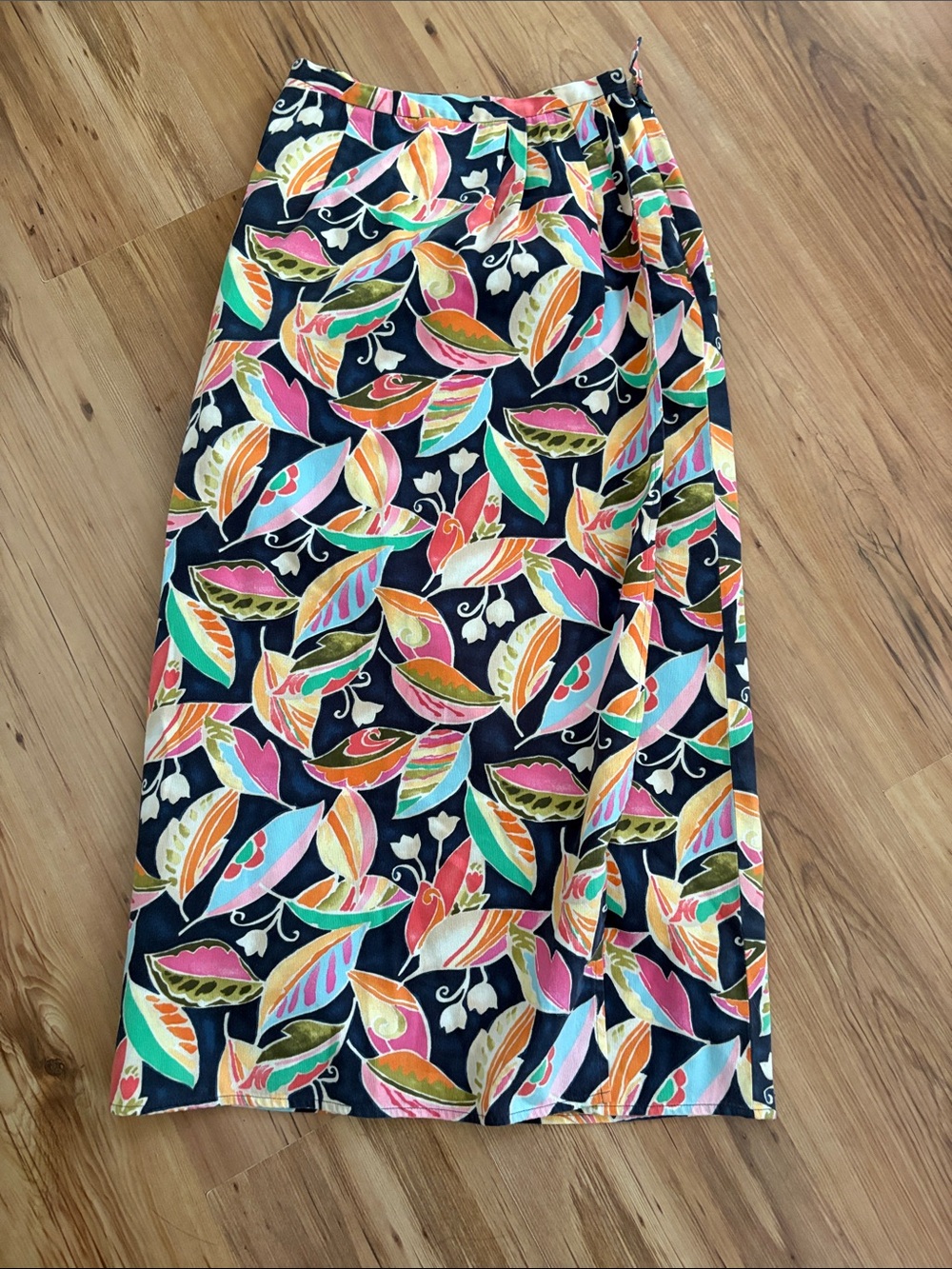 Talbots 100% cotton Petite Colorful Leaf Print Midi Skirt - Navy Background